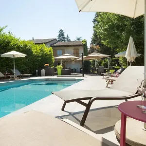 https://logis-hotel-le-petit-casset.hotels-rhonealpes.com